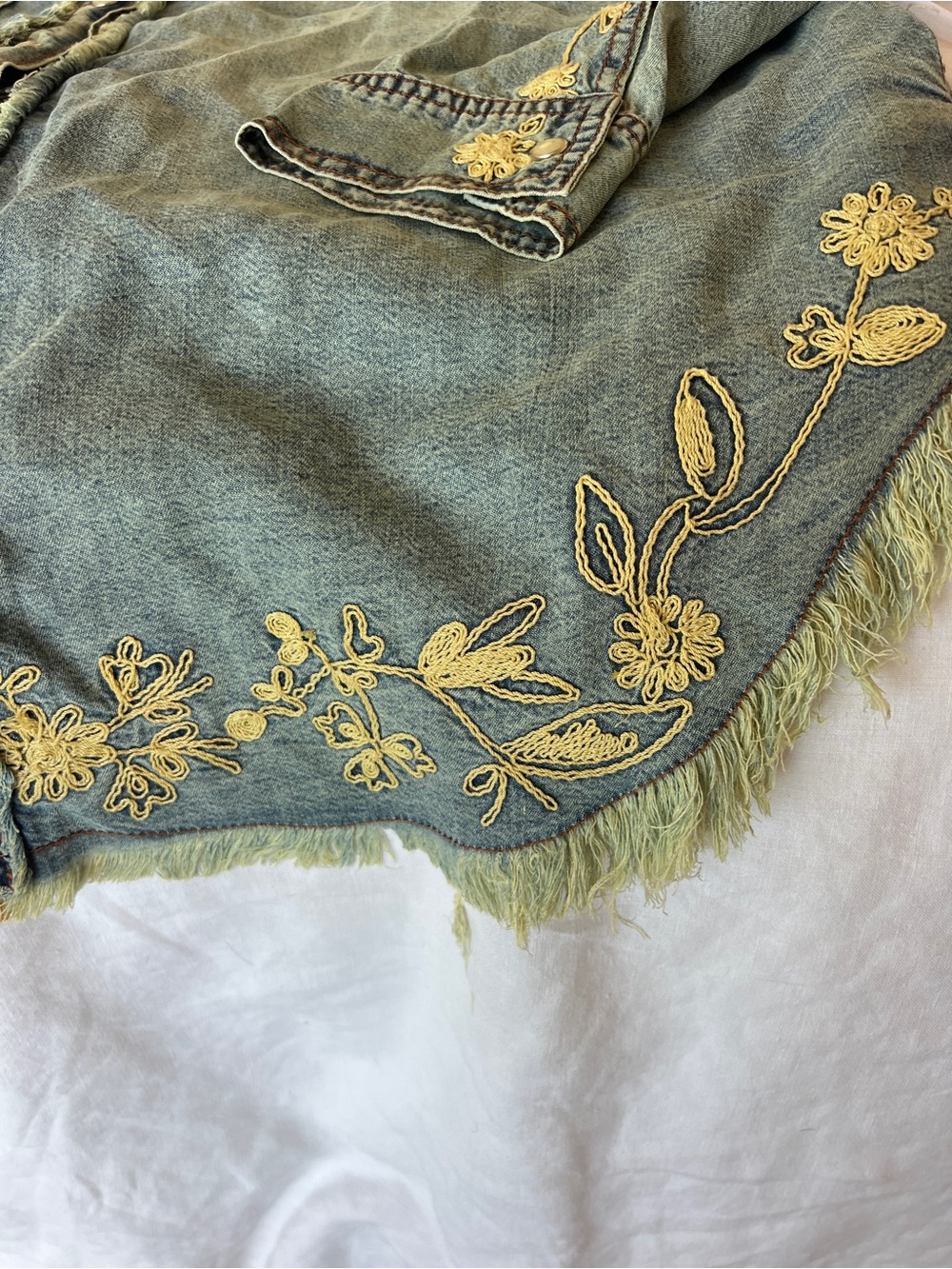 Oli & hali blue denim n button down top with yellow embroidery - Picture 6 of 10